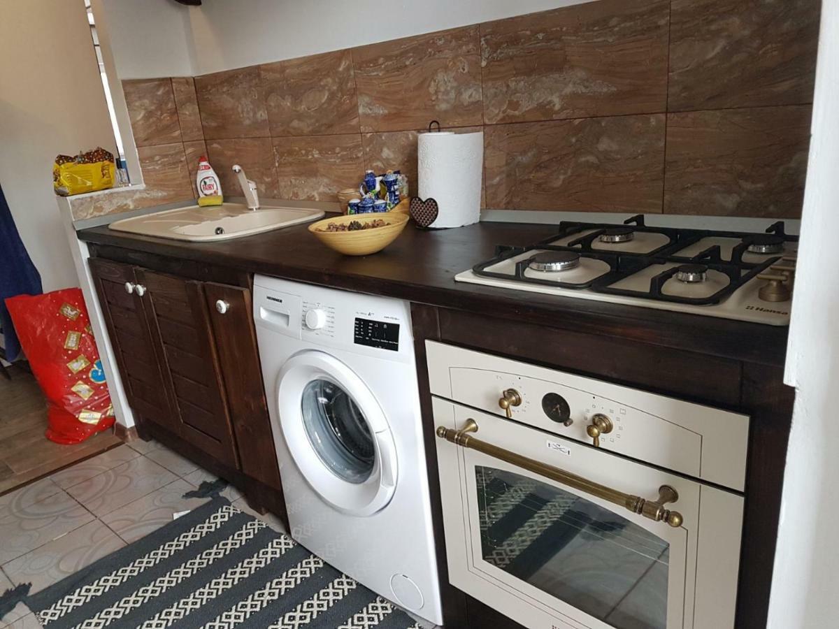 Apartment Straja Lupeni  Eksteriør billede
