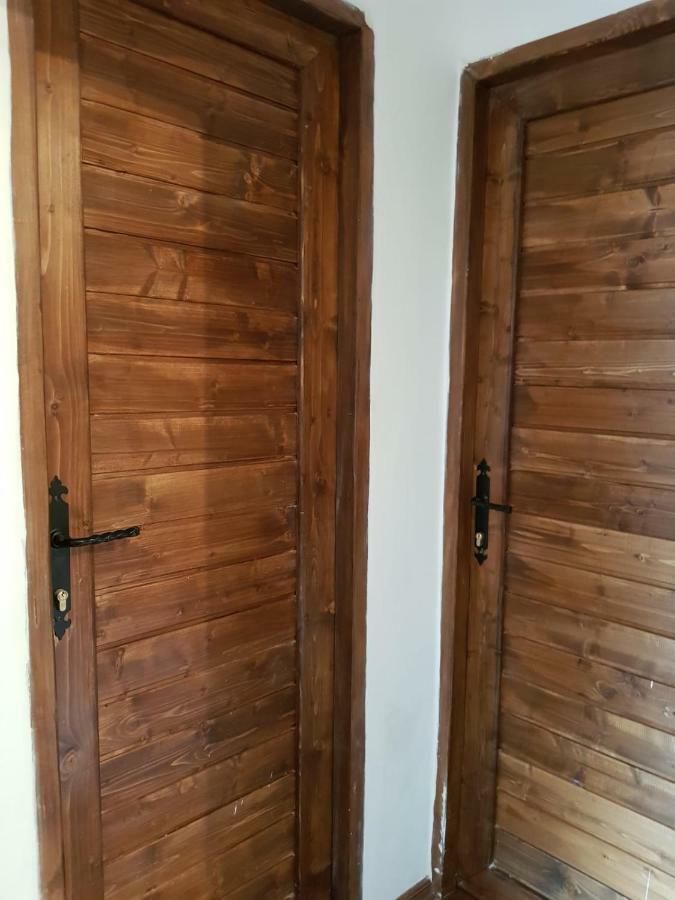 Apartment Straja Lupeni  Eksteriør billede